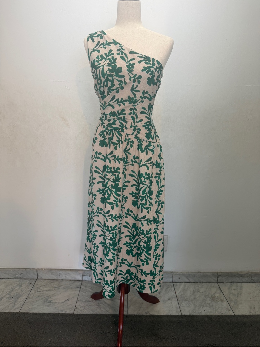 Adepti Rae One-Shoulder Green Floral Midi Dress size medium